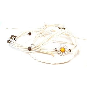 Boho White Layered Daisy Charm Bracelet Set (d)